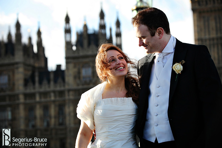 Jewish wedding couple\'s creative shoot around London