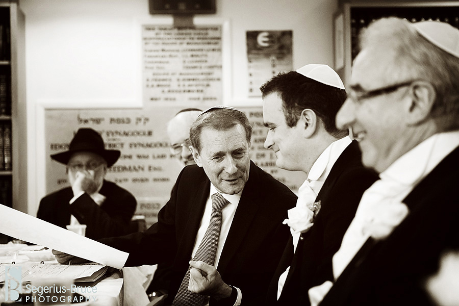 Jewish wedding photography of the Tish at Edgware Synagog