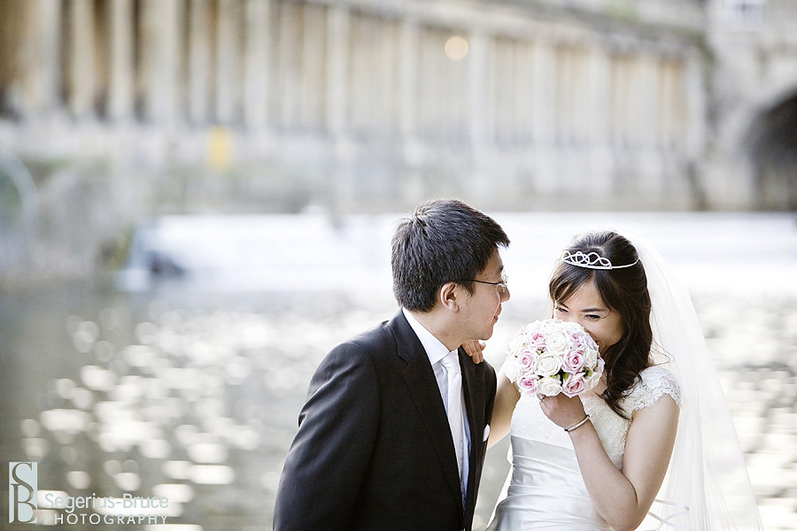 Wedding photographer shoots at Pulteney Bridge Bath