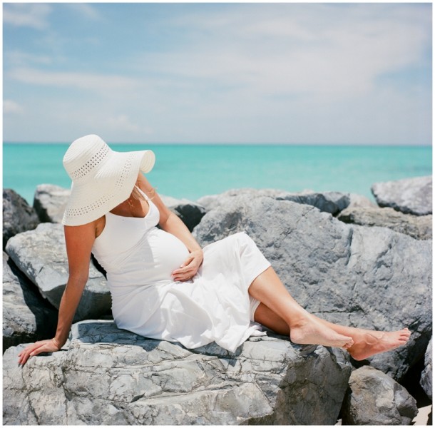 Maternity shoot on film on the beach Turks and Caicos  (2)
