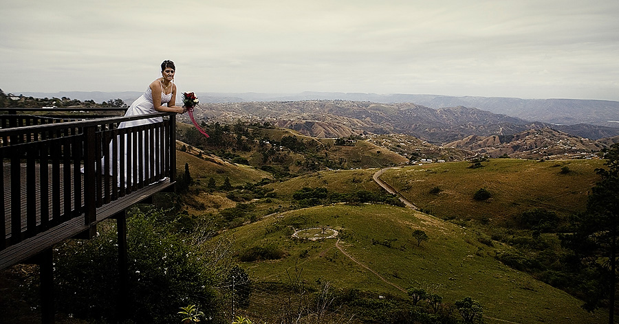 Wedding over looking the Valley of 1000 Hills 