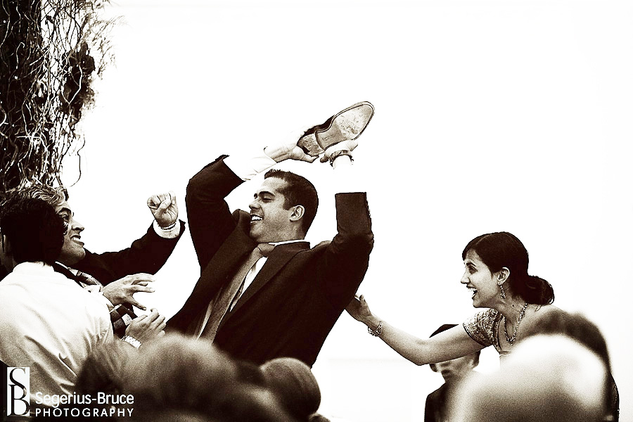 The family steal the Groom\'s shoes during Hindu Wedding