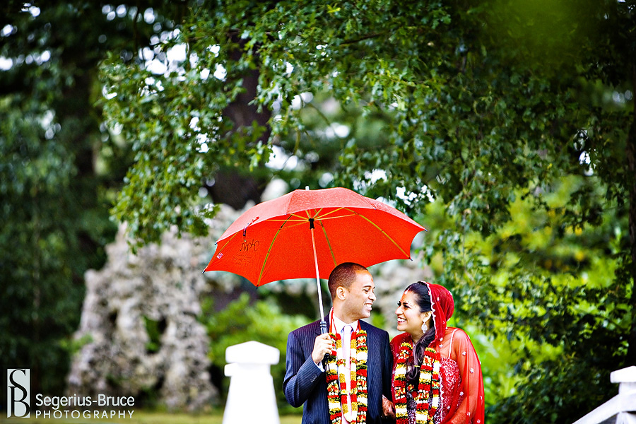 Asian wedding photos in the rain
