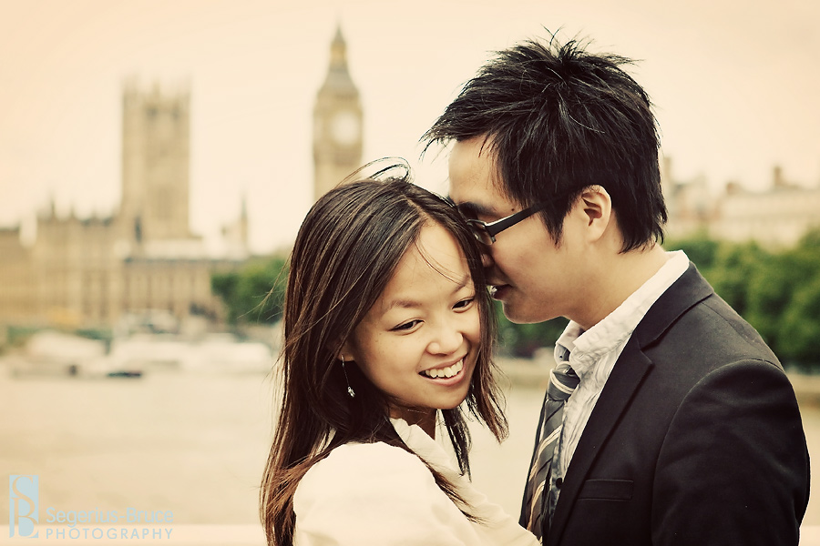 London pre-wedding engagement session with Big Ben
